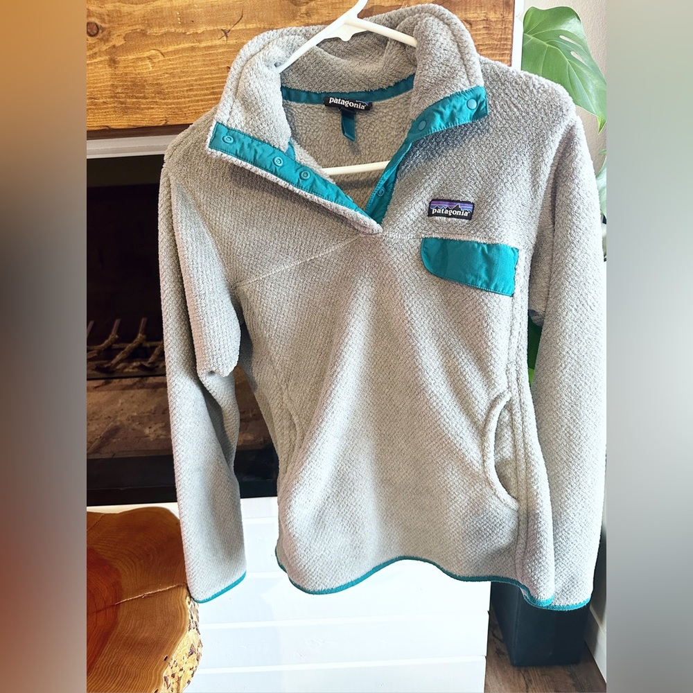 Patagonia Light Gray Jacket with Teal Accents